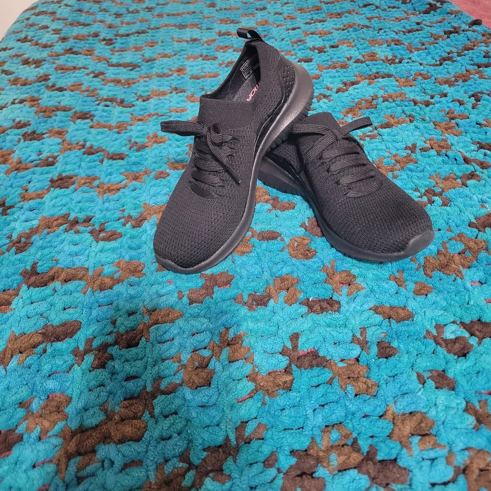 Skecher memory foam shoes
